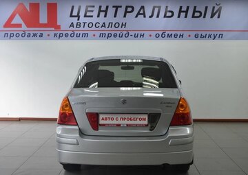 Suzuki Liana Вид 4